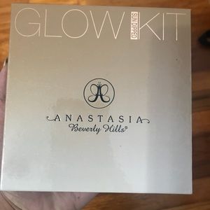 Anastasia Glow kit